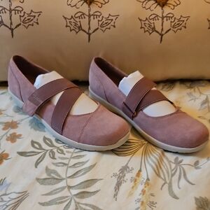 VIONIC WOMANS SIZE 7.5 MARY JANE ORTHO BUT STYLISH SHOE. (Known For Proper Align